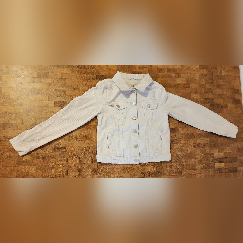 🍂🍁🍂H&M denim jacket size 9 - 10 year girls. 100% cotton. Fall. 🍁🍂🍁